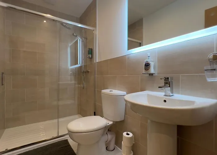 1 Bed Close To Arena Sleeps Up To 4 People F6 דירה לידס